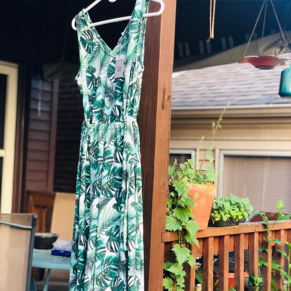 Monstera Leaf Dalia Jumpsuit with side ties - Picture 5 of 15